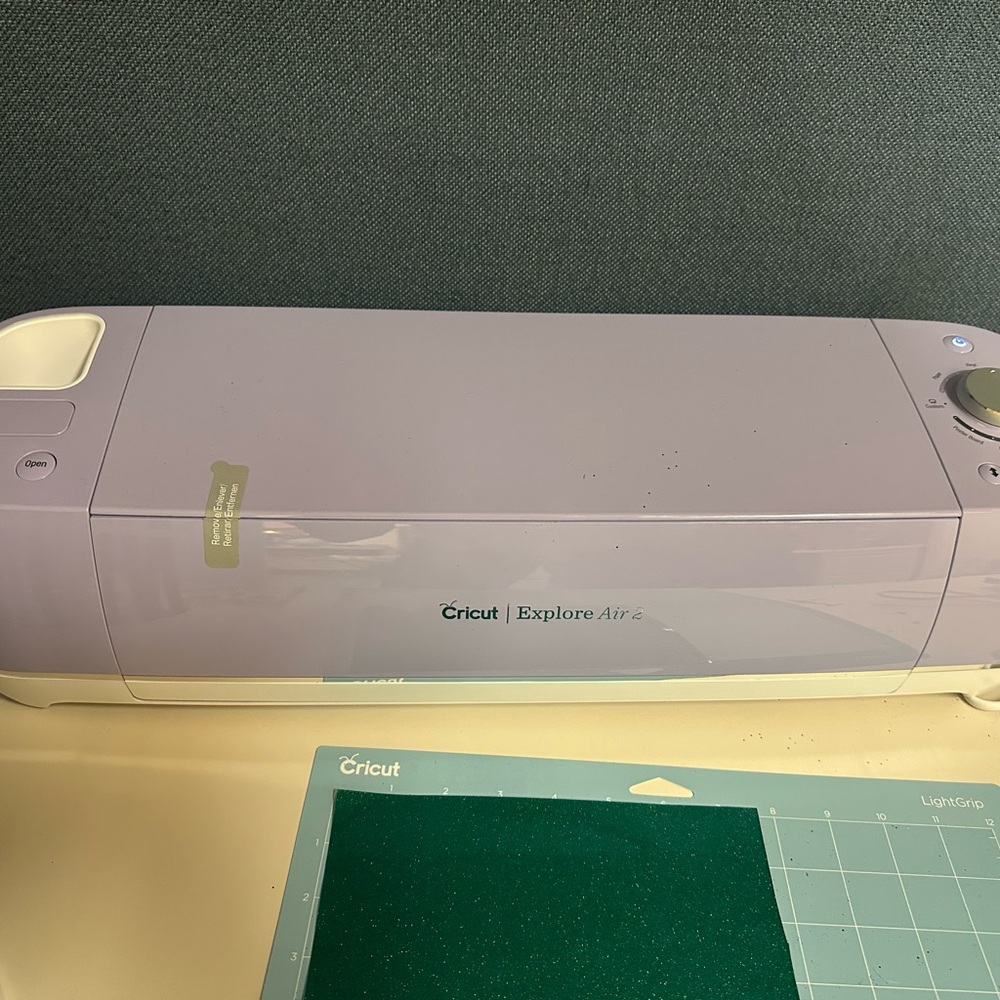 Cricut Explore Air 2 Cutting Machine in Lavender